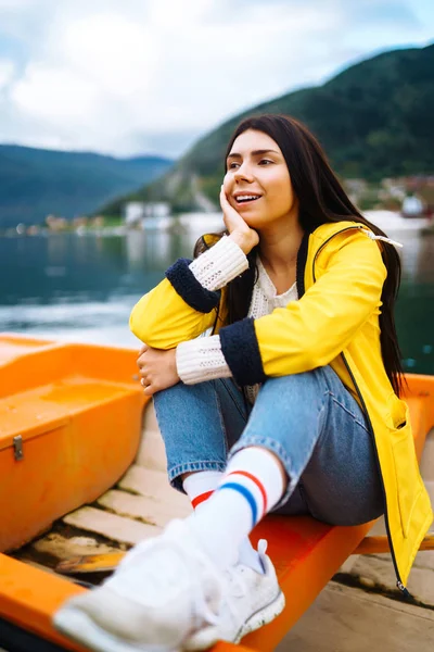 Girl Tourist Yellow Jacket Sitting Posing Boat Backdrop Mountains Norway — 图库照片