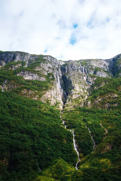 Noorwegen Landschap Met Grote Waterval Schilderachtige Landschapsbergen Van Noorwegen Reizen — Stockfoto