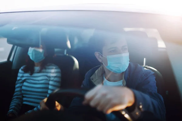 Niño Niña Usan Máscara Médica Estéril Protectora Coche Concepto Prevenir — Foto de Stock