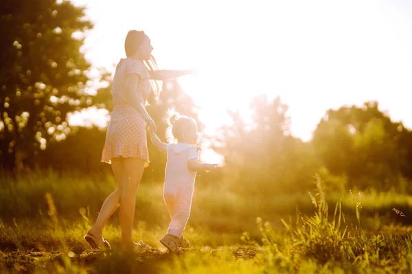 Mother Little Daughter Playing Together Summer Park Sunset Happy Mom — Stock Photo, Image