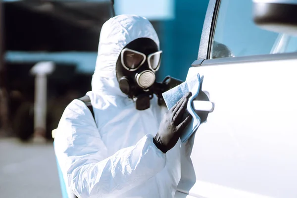 Mano Del Hombre Traje Protector Lavado Desinfección Maneja Coche Para — Foto de Stock