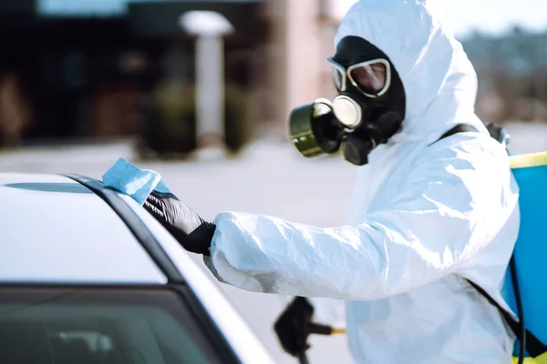 Mano Del Hombre Traje Protector Lavado Desinfección Maneja Coche Para — Foto de Stock