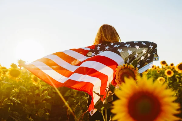Липня Гарна Дівчина Американським Прапором Соняшнику Фрідом Сонячне Світло День — стокове фото