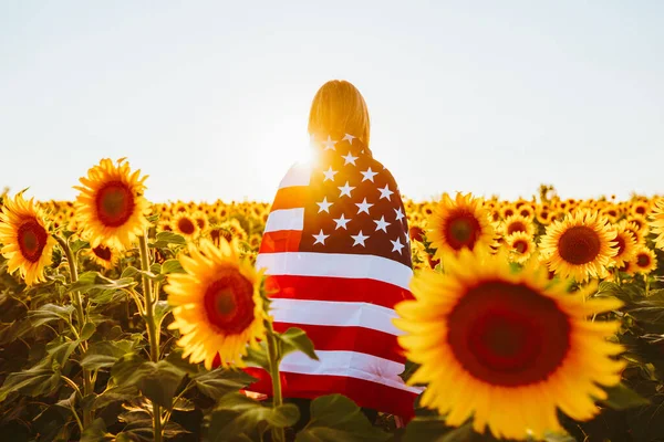 Липня Гарна Дівчина Американським Прапором Соняшнику Фрідом Сонячне Світло День — стокове фото