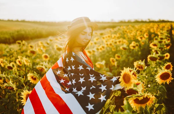 Fjärde Juli Fantastisk Tjej Hatt Med Den Amerikanska Flaggan Ett — Stockfoto