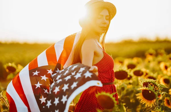 Fjärde Juli Fantastisk Tjej Hatt Med Den Amerikanska Flaggan Ett — Stockfoto