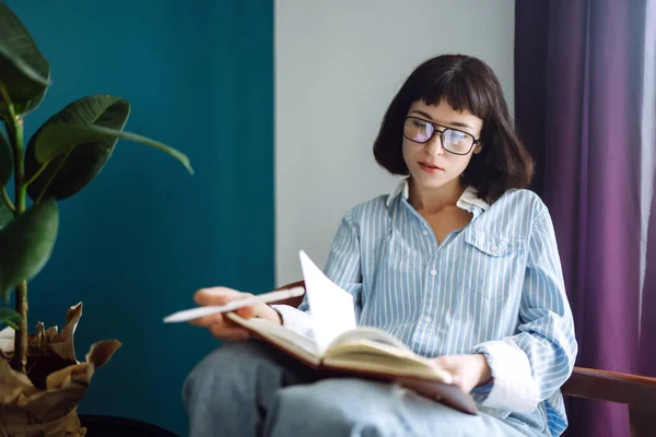 Belle Femme Maison Écrivant Travaillant Avec Journal Intime Concept Travail — Photo