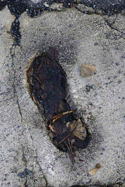 Old Asphalt Road Human Feet Step — Stockfoto