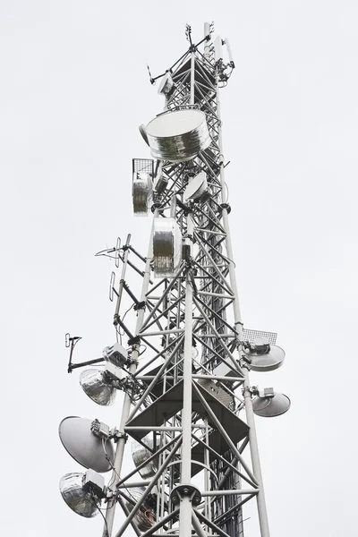 Construção Aço Torre Metálica Com Antenas Telecomunicações — Fotografia de Stock