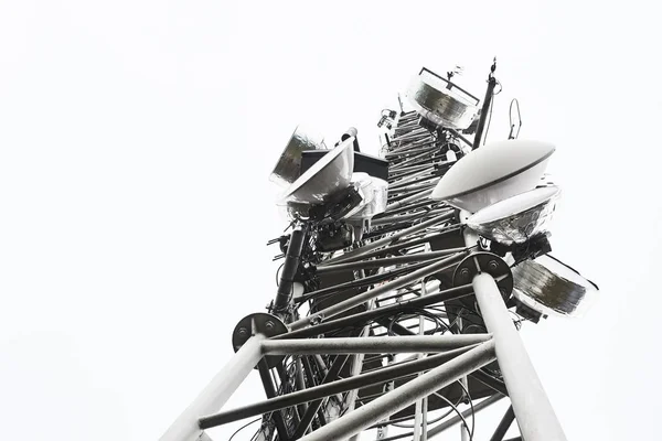 Construção Aço Torre Metálica Com Antenas Telecomunicações — Fotografia de Stock