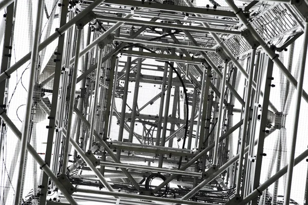 Construção Aço Torre Metálica Com Antenas Telecomunicações — Fotografia de Stock