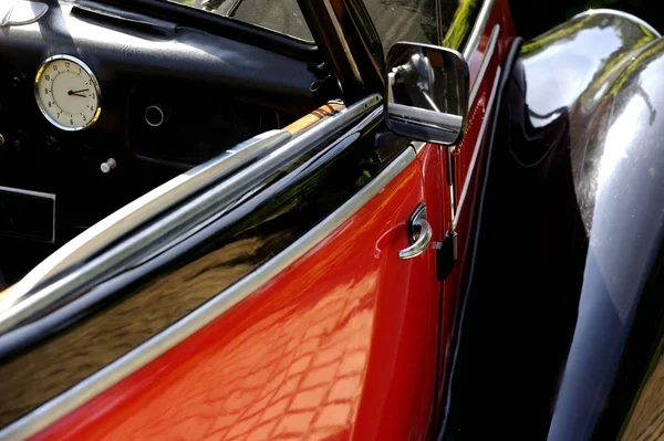Red Retro Car Steering Wheel — стоковое фото