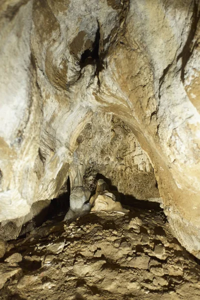 Wewnątrz Góry Brązowe Stalaktyty Jaskini Mineralnej — Zdjęcie stockowe