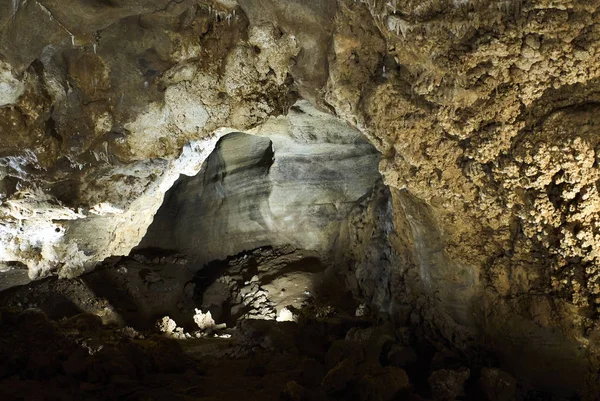 Dentro Montanha Estalactites Caverna Mineral Marrom — Fotografia de Stock