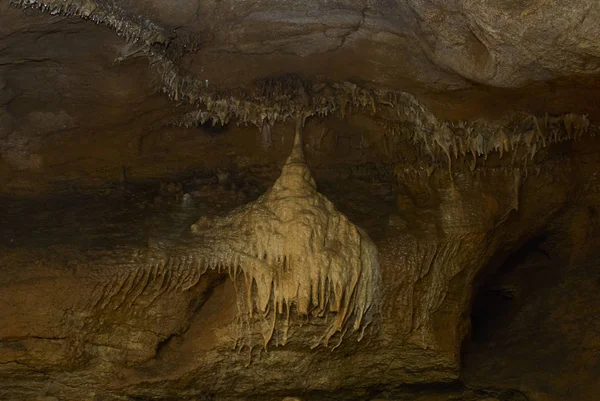 Dentro Montanha Estalactites Caverna Mineral Marrom — Fotografia de Stock