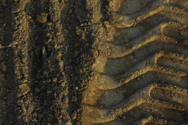 Traktör Lastiklerinin Yere Yükleme Efekti