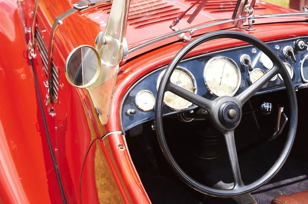 Red Prestige Bmw Retro Car Steering Wheel — 图库照片