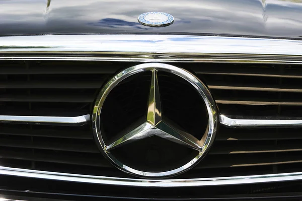 Retro araba, Mercedes-Benz araç tabelası 