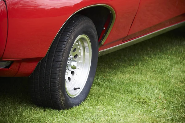 Close Retro Car Wheel Outdoors — Photo