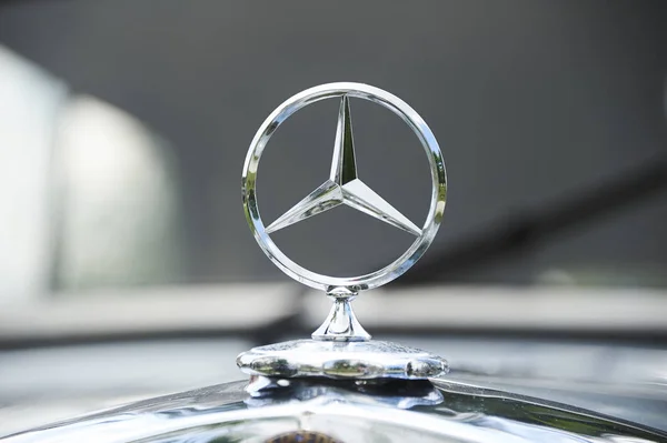 Car Design Details Luxury Expensive Shiny Car Symbol Mercedes Images De Stock Libres De Droits
