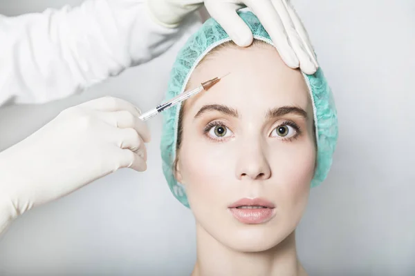 Doctor aesthetician makes face beauty injections to female patient — Stock Photo, Image