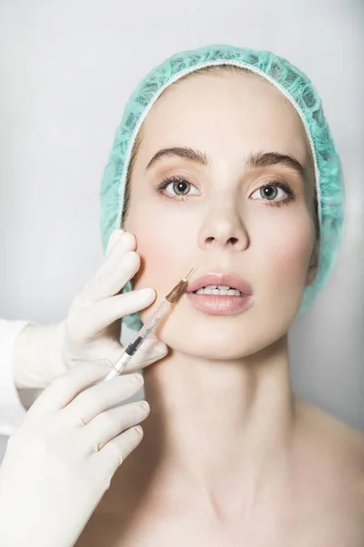 Doctor aesthetician makes face beauty injections to female patient — Stock Photo, Image