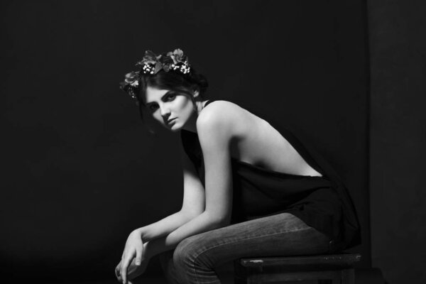 Woman with flower rim on head in jeans and tshirt