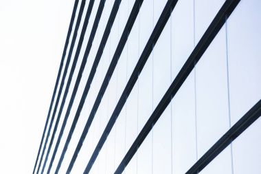 Büyük modern Cam minimalist ofis binası ile düz çizgiler