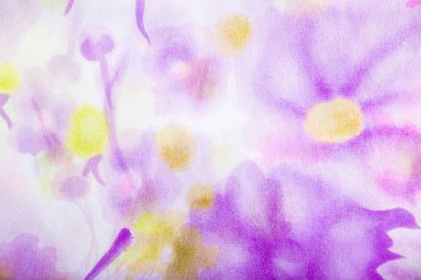 Mor çiçek desenli polyester kumaş.