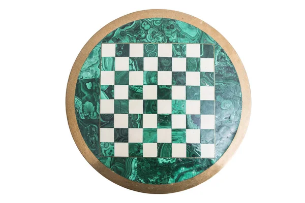 Glänzende runde grüne Stein leeres Schachbrett auf isoliertem Hintergrund. — Stockfoto