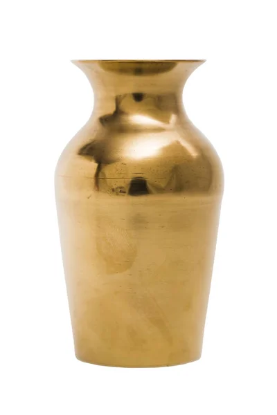 Vaso in metallo orientale inciso in oro antico su sfondo isolato . — Foto Stock
