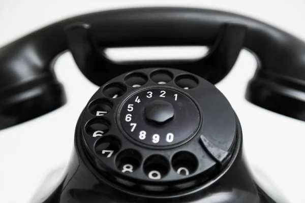 Παλιά vintage εν στάσει μαύρο τηλέφωνο με καντράν και ένας σωλήνας — Φωτογραφία Αρχείου
