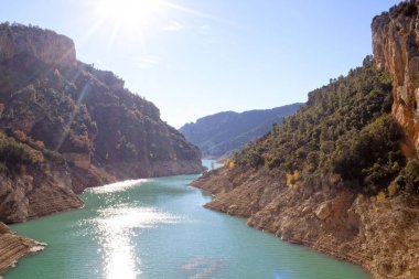 gün önce İspanya daha düşük bir olan dağlar tarafından geçen nehir