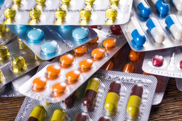 Variedad de medicamentos y medicamentos — Foto de Stock