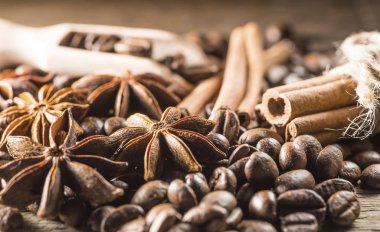 Kavrulmuş kahve çekirdekleri, arka plan olarak kullanılabilir.