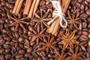 ahşap arka plan üzerinde siyah kahve