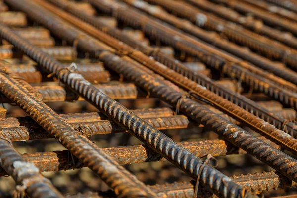 Industriële achtergrond. Rebar textuur. Roestige stang voor beton p — Stockfoto