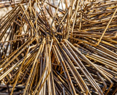 Endüstriyel geçmiş. Demir dokusu. Beton için paslı beton çubuk