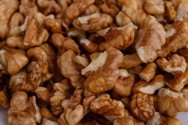 Ceviz kabuklu. Soyulmuş Çiğ Ceviz. Taze organik fındık. Çiğ fındık. Bir çok lezzetli ceviz, yemek arkaplanı olarak..