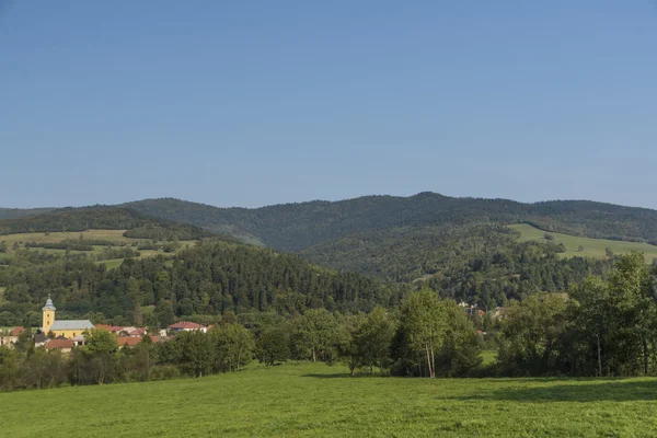 Mnisek nad Hnilcom dans la journée chaude d'été — Photo