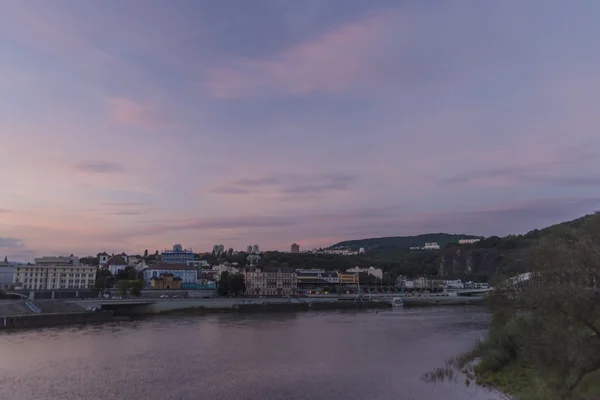Usti nad Labem após o pôr-do-sol rosa — Fotografia de Stock