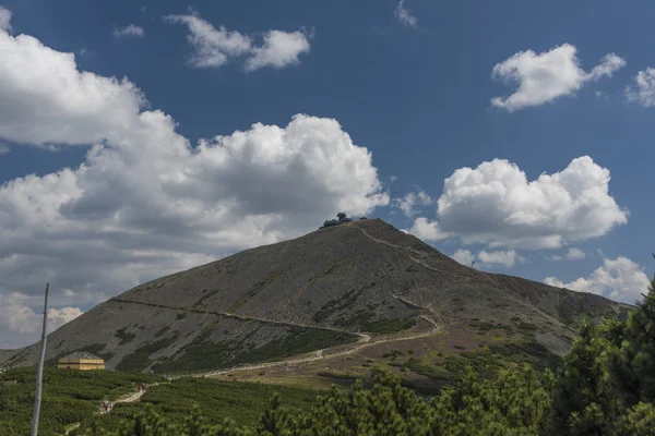 Montagne Krkonose nella soleggiata giornata estiva — Foto Stock