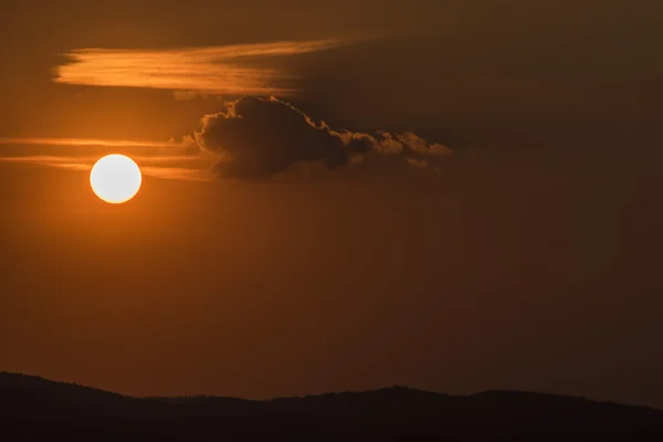 Puesta de sol en las montañas Ceske Stredohori — Foto de Stock