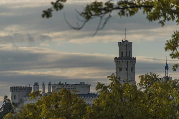 Hluboka nad Vltavou kasteel herfst tijd — Stockfoto