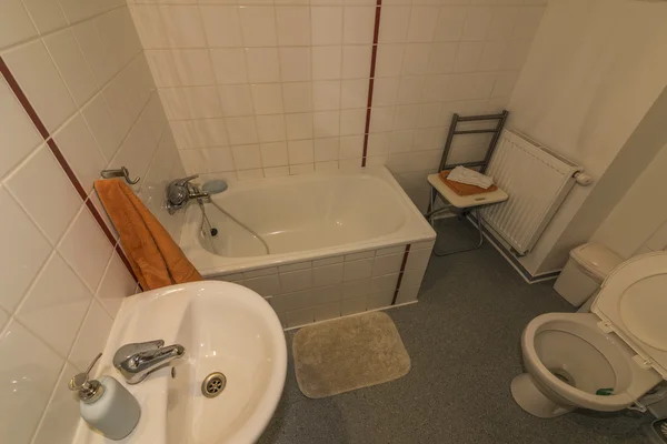 Badkamer en WC in hotel — Stockfoto