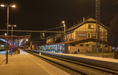 Parça ve ışıklar Veseli nad Luznici istasyonu