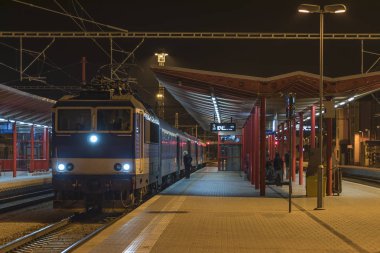 Hızlı trende Veseli nad Luznici istasyonu