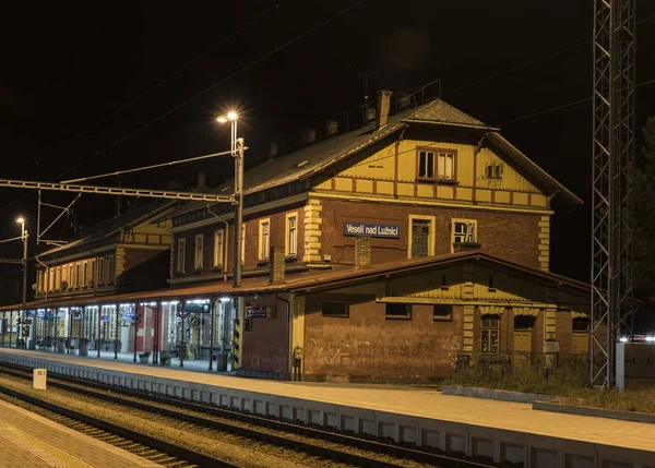 Faixas e luzes em Veseli nad Luznici estação — Fotografia de Stock