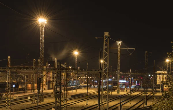 Tracks en lichten in Veseli nad Luznici station — Stockfoto