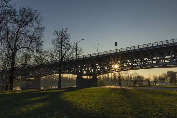 Ponte litomerice com pôr do sol no outono — Fotografia de Stock